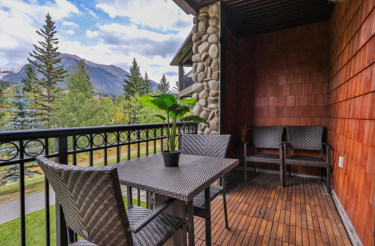 The Mountaineer By Instantsuites Pool & Hottub Canmore Buitenkant foto
