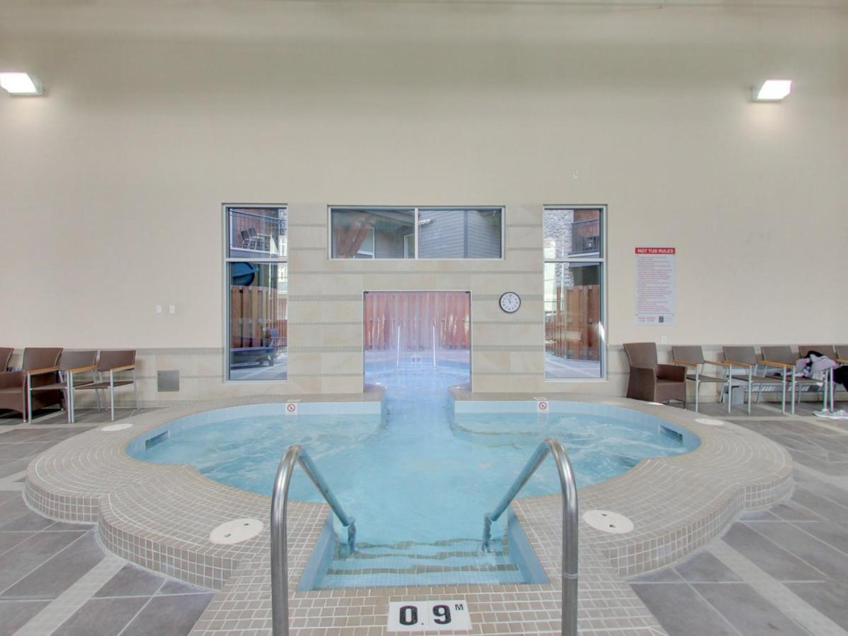 The Mountaineer By Instantsuites Pool & Hottub Canmore Buitenkant foto