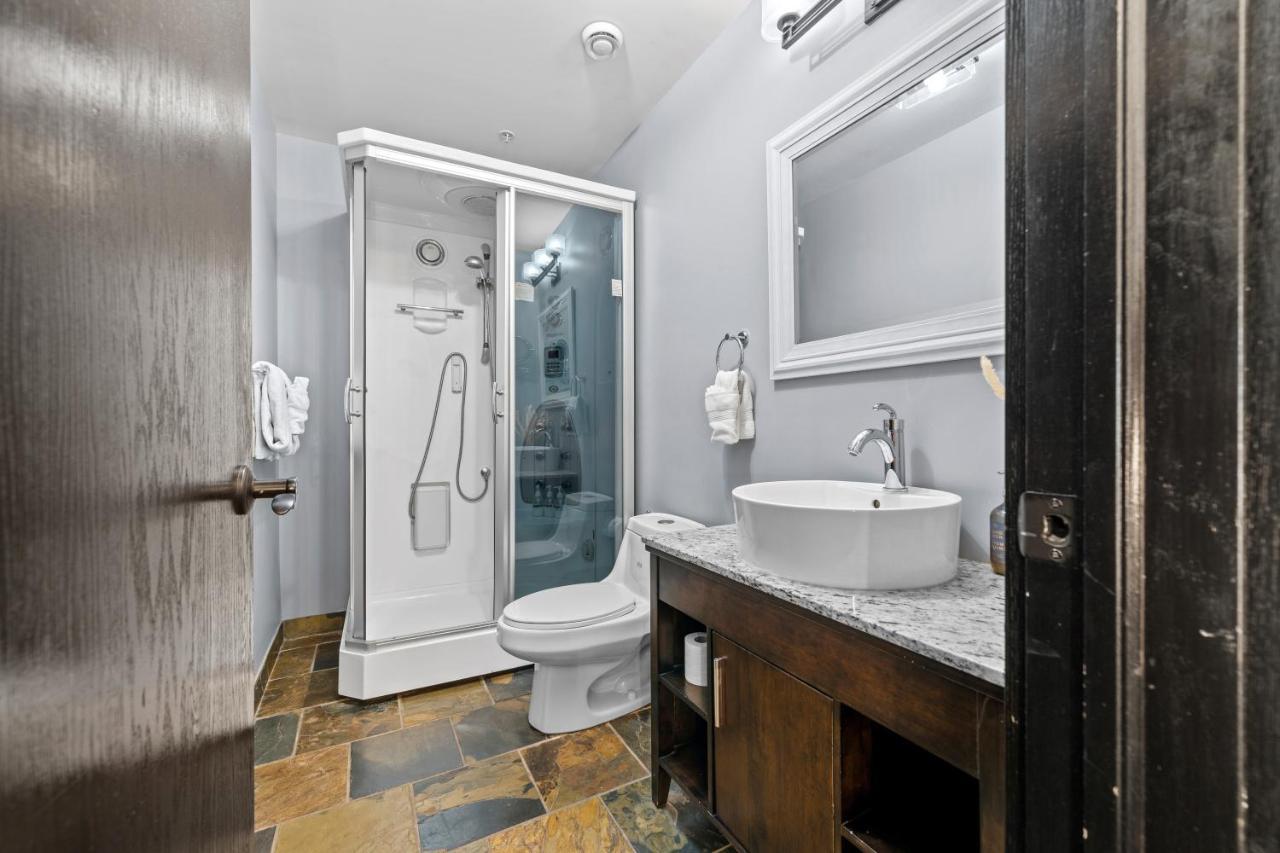 The Mountaineer By Instantsuites Pool & Hottub Canmore Buitenkant foto