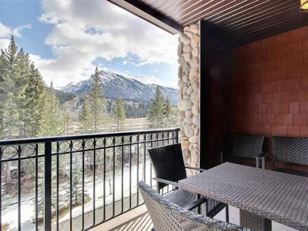 The Mountaineer By Instantsuites Pool & Hottub Canmore Buitenkant foto