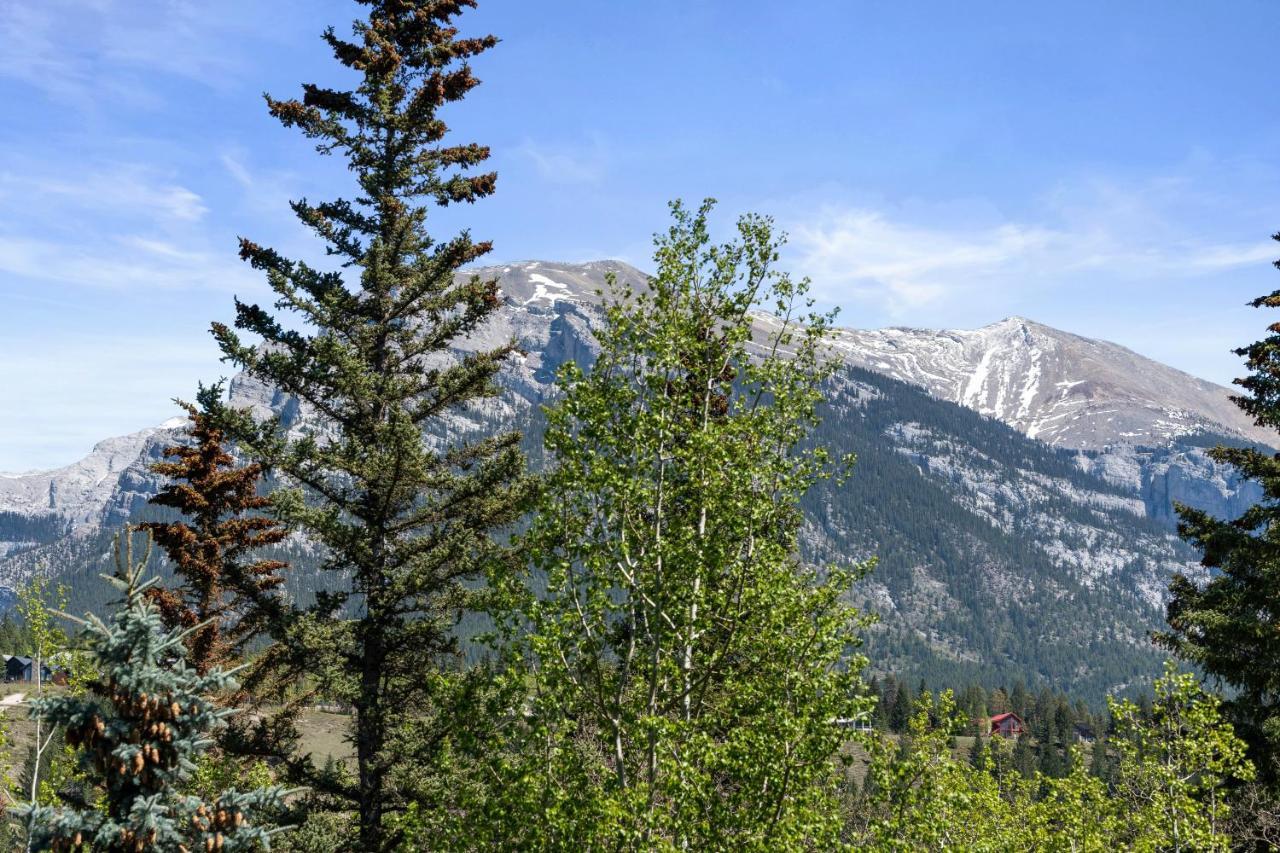 The Mountaineer By Instantsuites Pool & Hottub Canmore Buitenkant foto