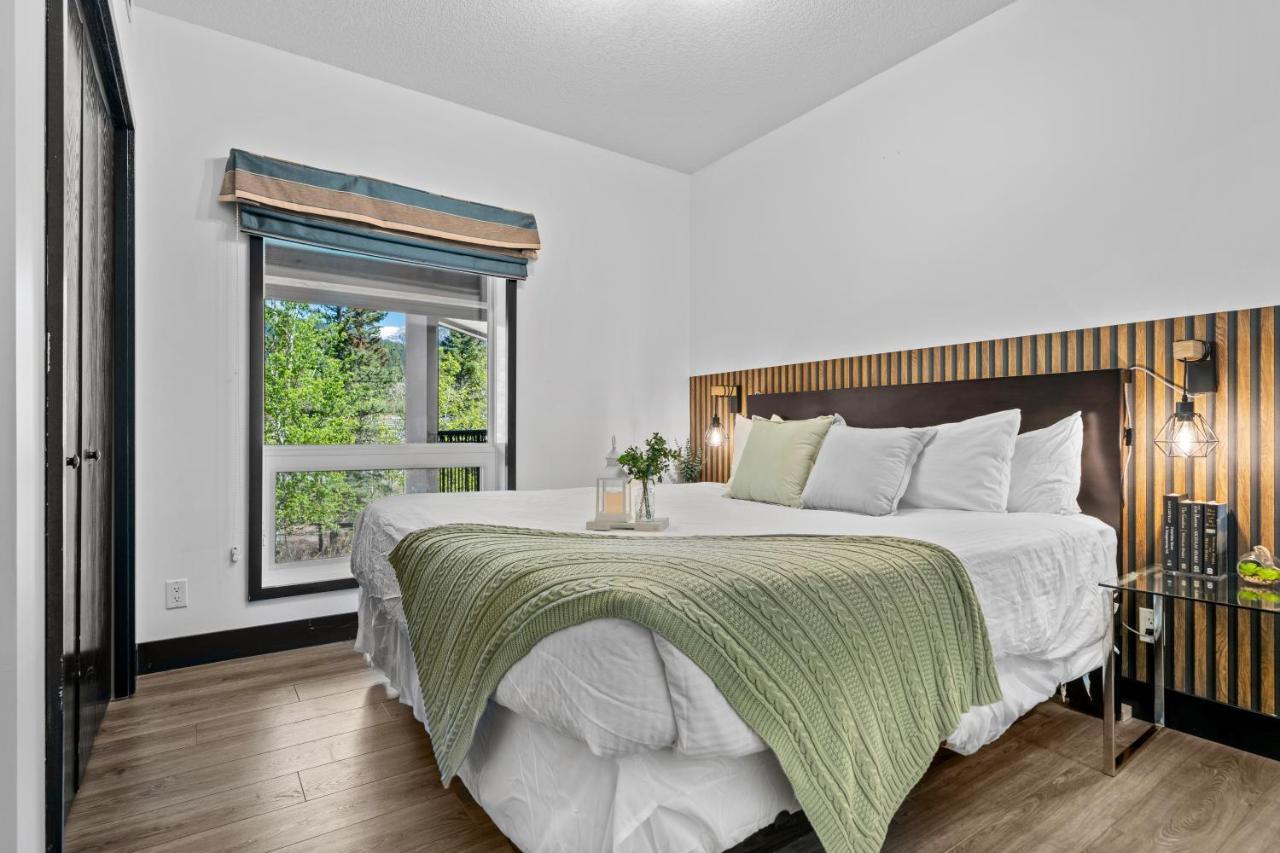 The Mountaineer By Instantsuites Pool & Hottub Canmore Buitenkant foto