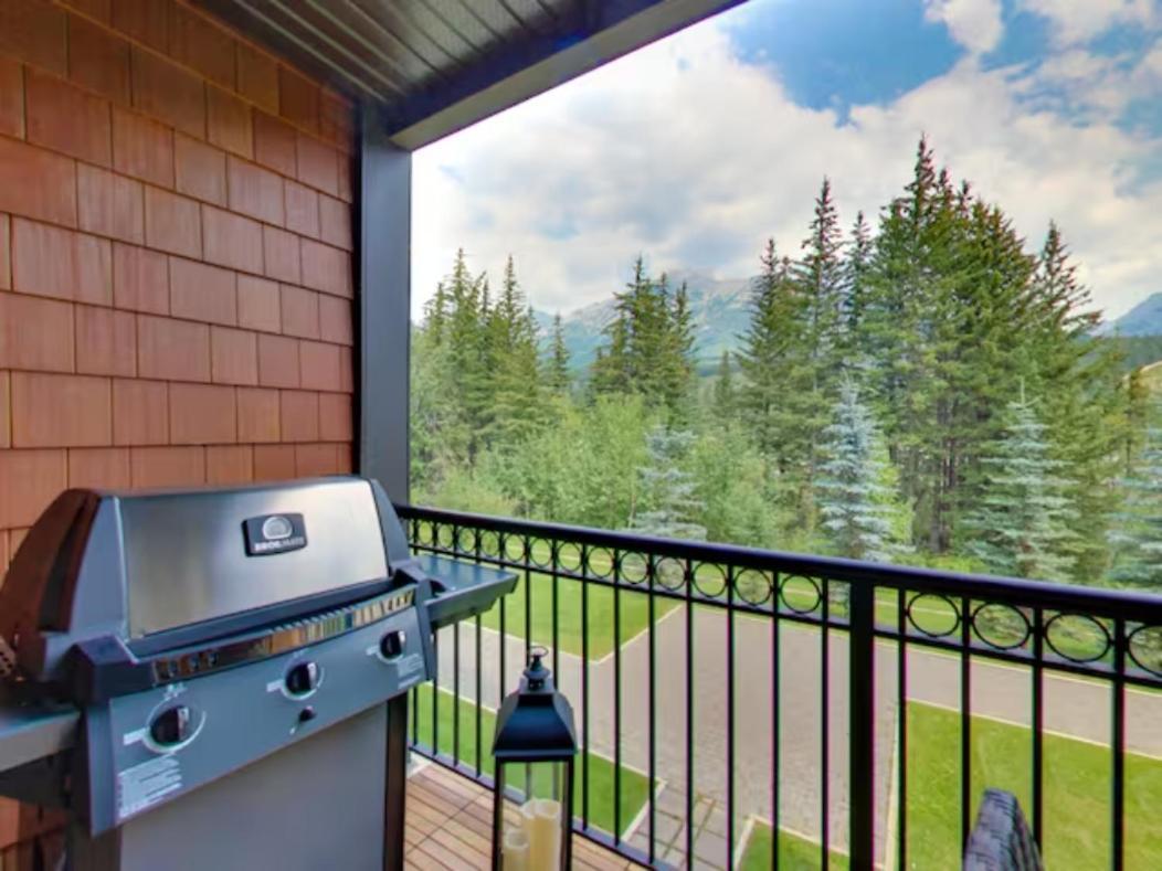 The Mountaineer By Instantsuites Pool & Hottub Canmore Buitenkant foto